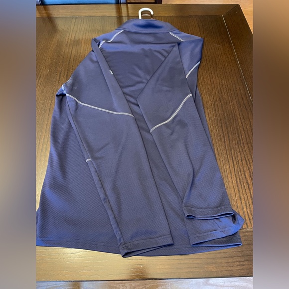 Pair of UA 1/4-zip lightweight pullovers - Picture 3 of 6